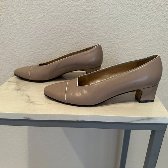 Talbots Taupe with White Trim Pumps - Picture 4 of 6